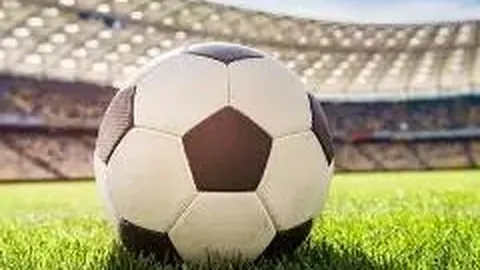 杨颖现身上海网红活动，昔日人气褪色，合照中显尴尬地位