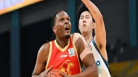 “利物浦险胜解析：萨拉赫替补之谜，长期布局悬念待解？”